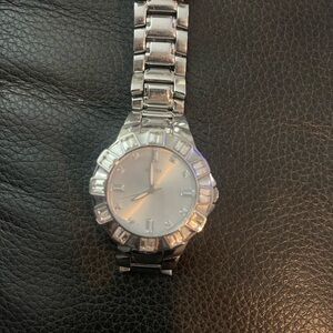 Guess Woman’s silver watch